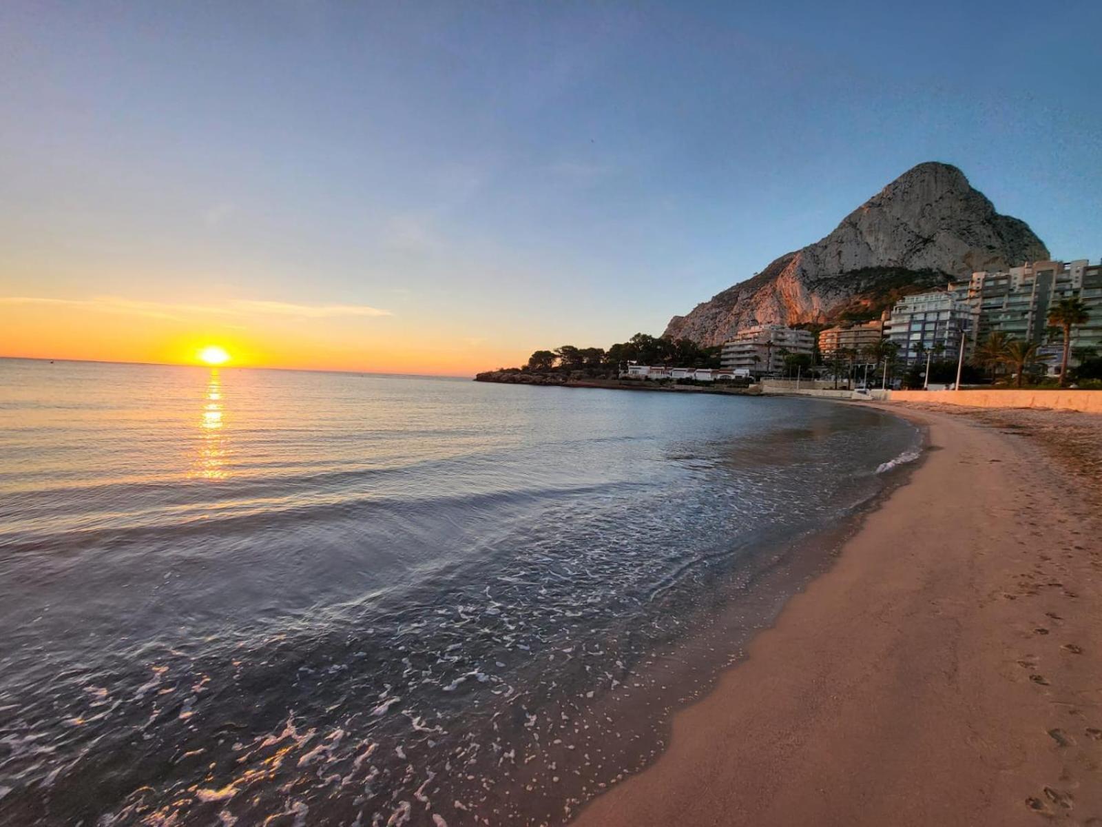 Calpe Beach II - Sea & Pool View Apartment エクステリア 写真